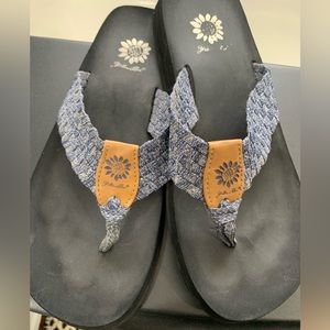 Yellow Box Flip Flops, size 8